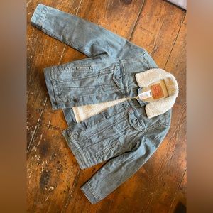 Youth size medium 10/12 years Levi’s Sherpa lined jacket
